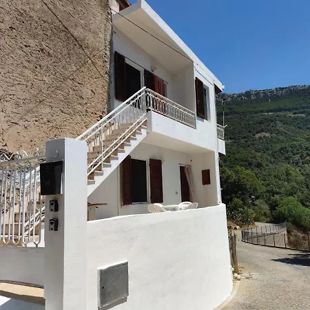 Villa Sa Dommu 'e su coro Triei Exterior foto